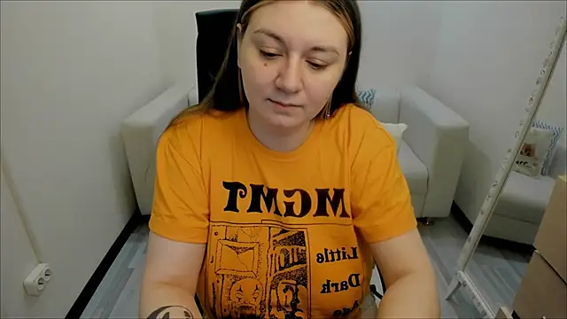 Snapshot of AlisaBacker chatting on March 21, 4:40 pm AlisaBacker online show from March 21, 4:40 pm