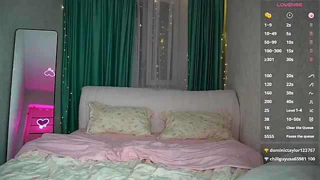 Snapshot of soffy__kisss chatting on March 15, 8:32 pm soffy  kisss online show from March 15, 8:32 pm