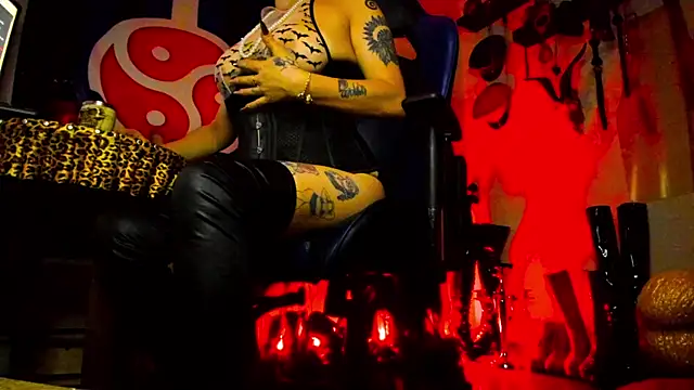 Snapshot of DominatrixBlue chatting on February 10, 8:42 pm DominatrixBlue online show from February 10, 8:42 pm