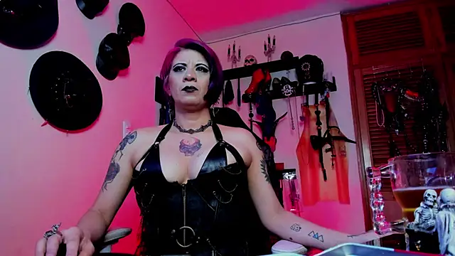 Snapshot of DominatrixBlue chatting on January 10, 8:21 pm DominatrixBlue online show from January 10, 8:21 pm