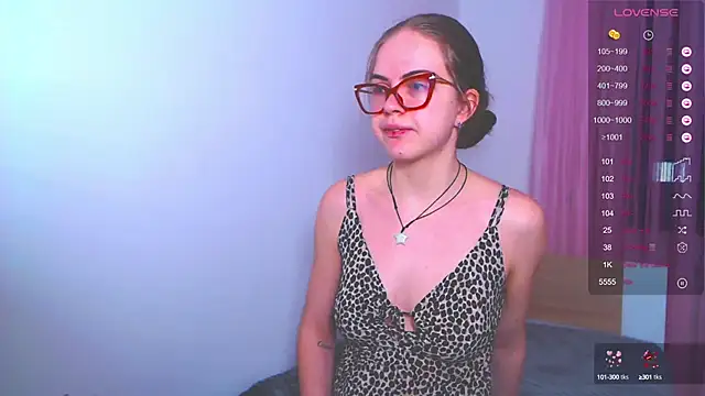 Snapshot of Sarah_HS chatting on March 13, 4:23 pm Sarah HS online show from March 13, 4:23 pm