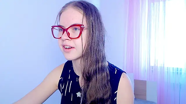 Snapshot of Sarah_HS chatting on November 9, 4:11 am Sarah HS online show from November 9, 4:11 am