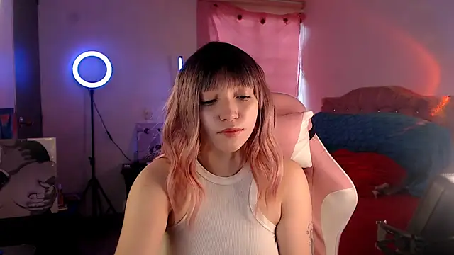 Snapshot of AllyDonfort chatting on January 9, 9:05 pm AllyDonfort online show from January 9, 9:05 pm