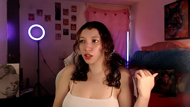 Snapshot of AllyDonfort chatting on February 20, 9:26 pm AllyDonfort online show from February 20, 9:26 pm