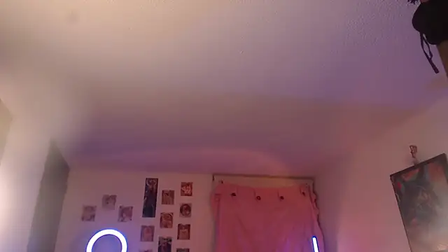 Snapshot of AllyDonfort chatting on March 19, 2:59 am AllyDonfort online show from March 19, 2:59 am