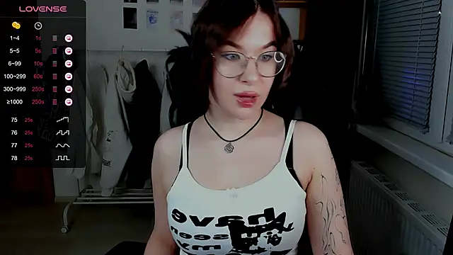 Snapshot of MyNameIsLilith chatting on April 1, 6:05 pm MyNameIsLilith online show from April 1, 6:05 pm