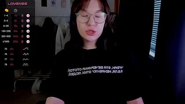 Snapshot of MyNameIsLilith chatting on April 20, 8:17 am MyNameIsLilith online show from April 20, 8:17 am