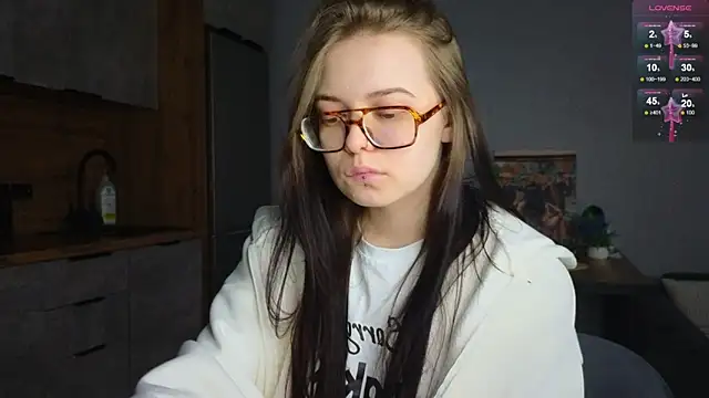 Snapshot of doll_lol_ chatting on January 23, 11:04 am doll lol  online show from January 23, 11:04 am