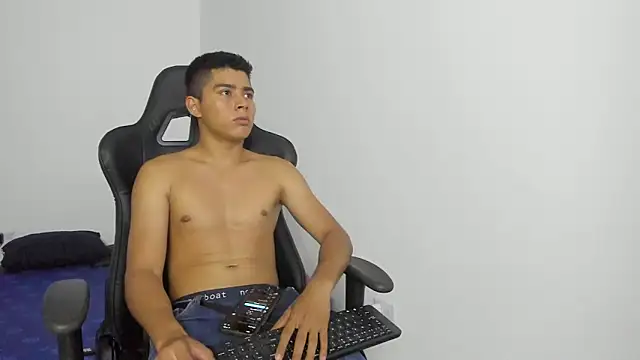 Snapshot of cutes_baby chatting on October 27, 7:23 am cutes baby online show from October 27, 7:23 am