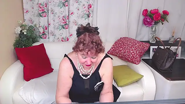 Snapshot of YourHotGranny chatting on January 30, 12:27 pm YourHotGranny online show from January 30, 12:27 pm