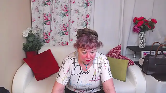 Snapshot of YourHotGranny chatting on February 28, 6:31 pm YourHotGranny online show from February 28, 6:31 pm