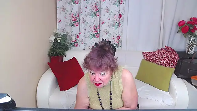 Snapshot of YourHotGranny chatting on March 20, 11:05 am YourHotGranny online show from March 20, 11:05 am