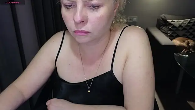 Snapshot of Gray_swann chatting on February 20, 1:19 pm Gray swann online show from February 20, 1:19 pm