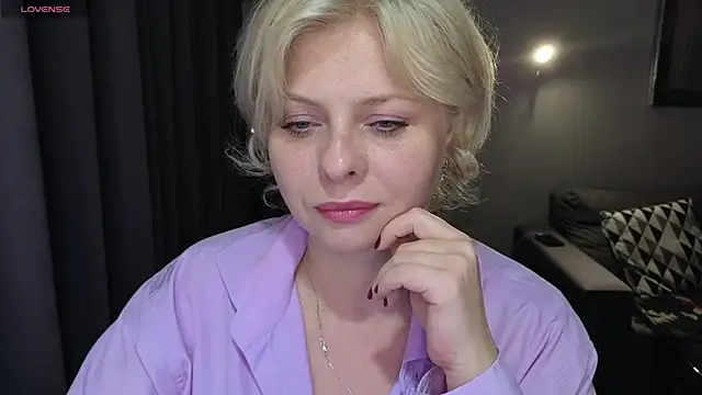 Snapshot of Gray_swann chatting on February 25, 8:51 pm Gray swann online show from February 25, 8:51 pm