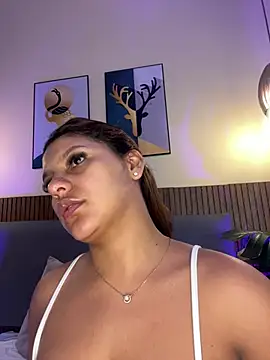 NicolleeEvanss online show from June 15, 10:50 am