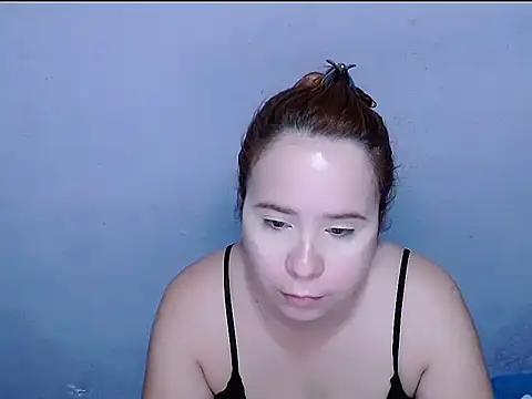 Snapshot of SubLayla01 chatting on April 14, 6:36 pm SubLayla01 online show from April 14, 6:36 pm