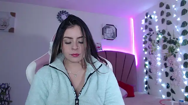 Snapshot of GabyVandriel chatting on December 4, 1:53 pm GabyVandriel online show from December 4, 1:53 pm