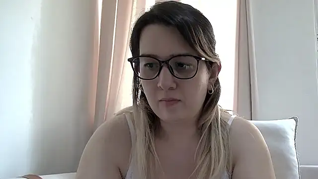 amooraaamoon online show from November 1, 5:59 pm