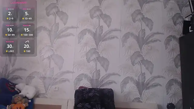 CamDiva113 online show from March 18, 8:28 am