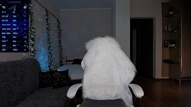 -danae- online show from December 12, 6:42 pm