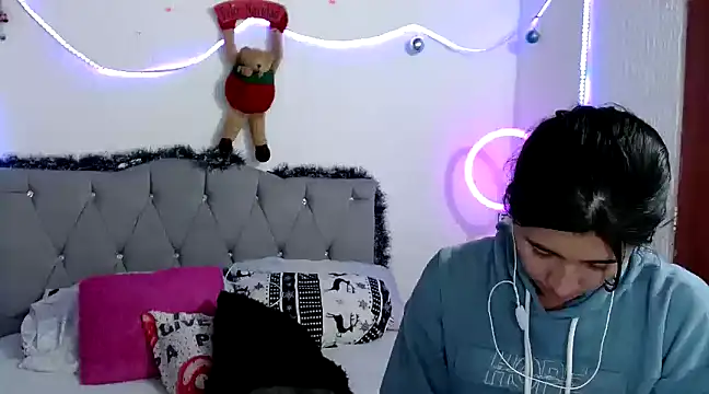 Snapshot of Yeimy_sweetf chatting on December 4, 10:51 pm Yeimy sweetf online show from December 4, 10:51 pm