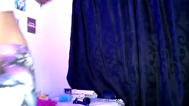 Snapshot of Yeimy_sweetf chatting on January 14, 1:58 am Yeimy sweetf online show from January 14, 1:58 am