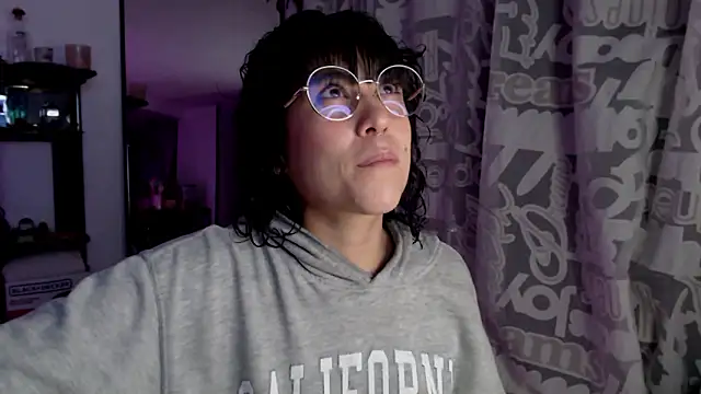 Snapshot of Hellen_dumont chatting on February 4, 4:29 am Hellen dumont online show from February 4, 4:29 am