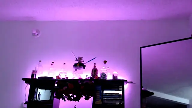 Snapshot of Hellen_dumont chatting on February 13, 11:45 pm Hellen dumont online show from February 13, 11:45 pm