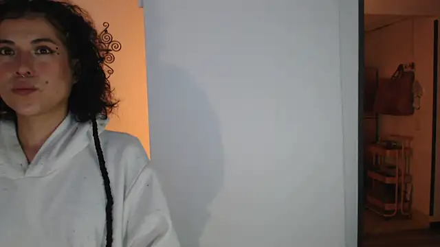 Snapshot of Hellen_dumont chatting on February 27, 12:32 am Hellen dumont online show from February 27, 12:32 am