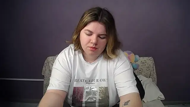 so shy online show from March 31, 6:25 am