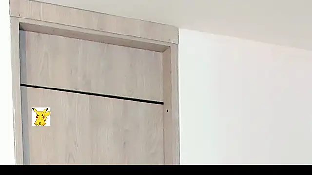 Snapshot of honey_skin chatting on December 17, 2:11 pm honey skin online show from December 17, 2:11 pm