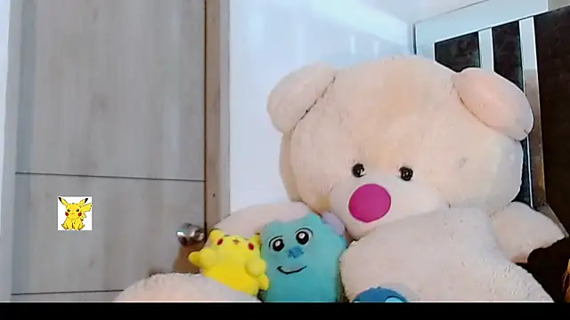 Snapshot of honey_skin chatting on February 6, 12:22 am honey skin online show from February 6, 12:22 am