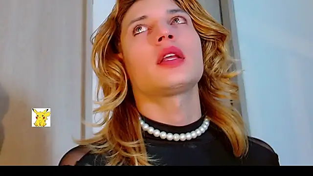 Snapshot of honey_skin chatting on February 12, 8:16 am honey skin online show from February 12, 8:16 am