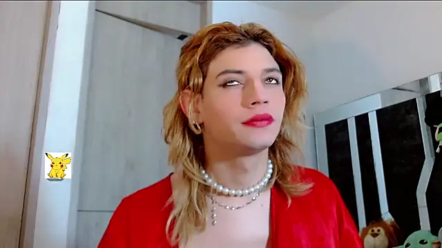 Snapshot of honey_skin chatting on February 20, 2:35 pm honey skin online show from February 20, 2:35 pm