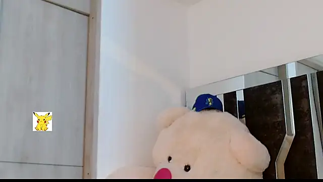 Snapshot of honey_skin chatting on March 5, 11:17 am honey skin online show from March 5, 11:17 am