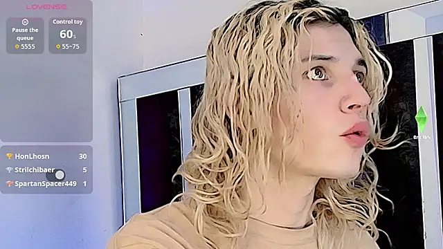 Snapshot of honey_skin chatting on September 16, 9:27 pm honey skin online show from September 16, 9:27 pm