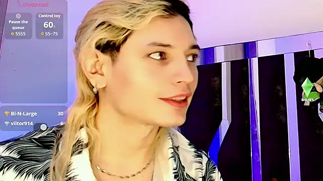 Snapshot of honey_skin chatting on September 28, 4:56 pm honey skin online show from September 28, 4:56 pm