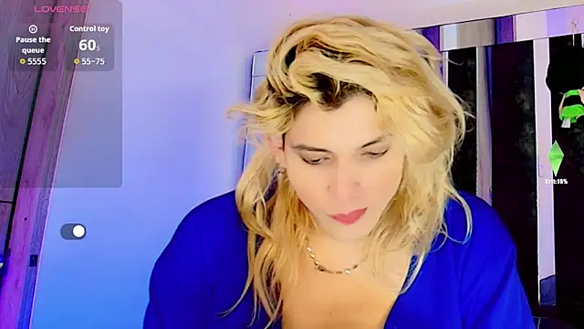 Snapshot of honey_skin chatting on September 29, 10:36 pm honey skin online show from September 29, 10:36 pm