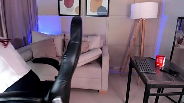 helenaduque  online show from April 16, 11:55 am