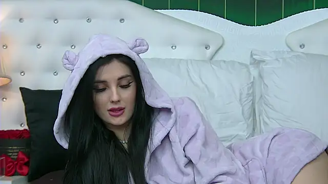 Snapshot of SophiaVilner chatting on December 30, 1:26 am SophiaVilner online show from December 30, 1:26 am