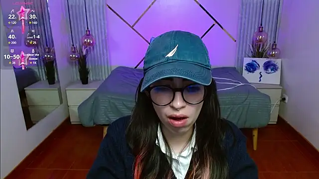 Snapshot of LenaRoses chatting on April 8, 8:31 pm LenaRoses online show from April 8, 8:31 pm