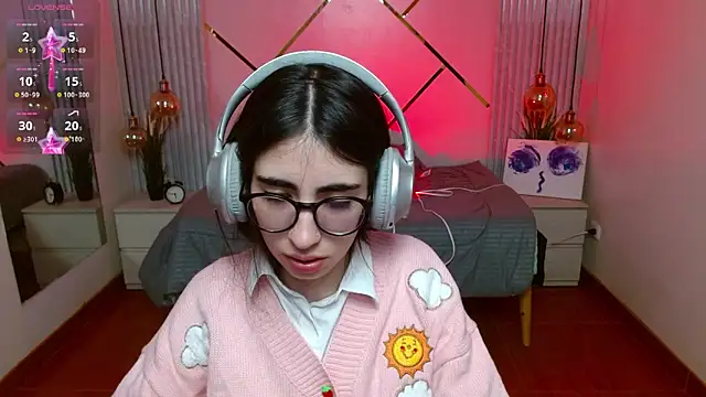 Snapshot of LenaRoses chatting on April 20, 7:37 pm LenaRoses online show from April 20, 7:37 pm