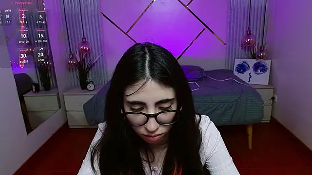 Snapshot of LenaRoses chatting on May 19, 9:43 pm LenaRoses online show from May 19, 9:43 pm