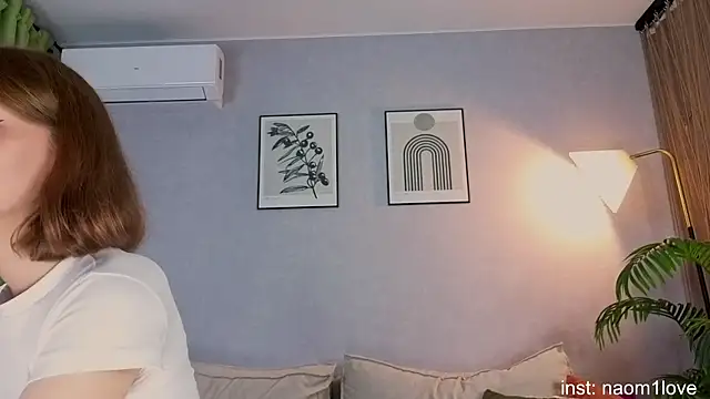 Snapshot of Naomi_Girly chatting on July 1, 6:18 pm Naomi Girly online show from July 1, 6:18 pm