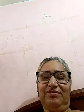  candi online show from November 10, 12:15 pm