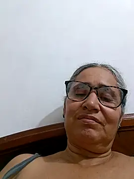 Snapshot of _candi chatting on February 22, 1:40 am candi online show from February 22, 1:40 am