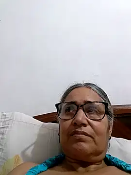 Snapshot of _candi chatting on February 26, 2:43 am candi online show from February 26, 2:43 am