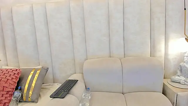 im nahomi online show from April 9, 5:40 am