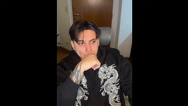 Snapshot of Markuss_b chatting on June 18, 10:58 pm Markuss b online show from June 18, 10:58 pm