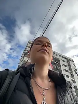 RiriRoseey online show from October 11, 7:18 am